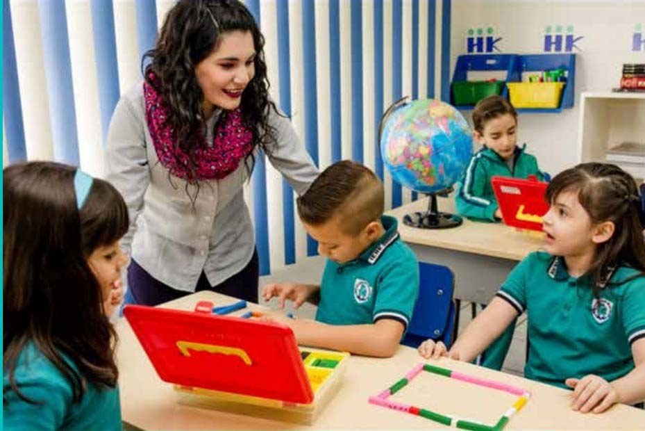 Alumno participando en una actividad de aprendizaje