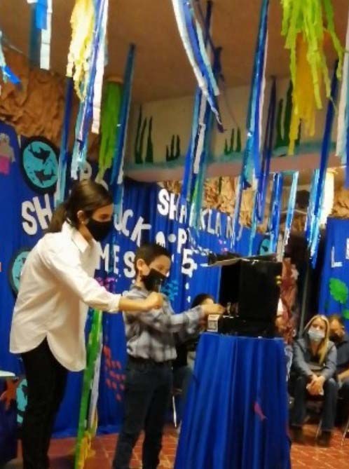Alumnos participando en una actividad grupal